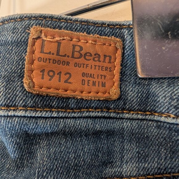 L.L. Bean BeanFlex Favorite Fit Straight Leg Jeans Women’s 4 Petite - Picture 13 of 13